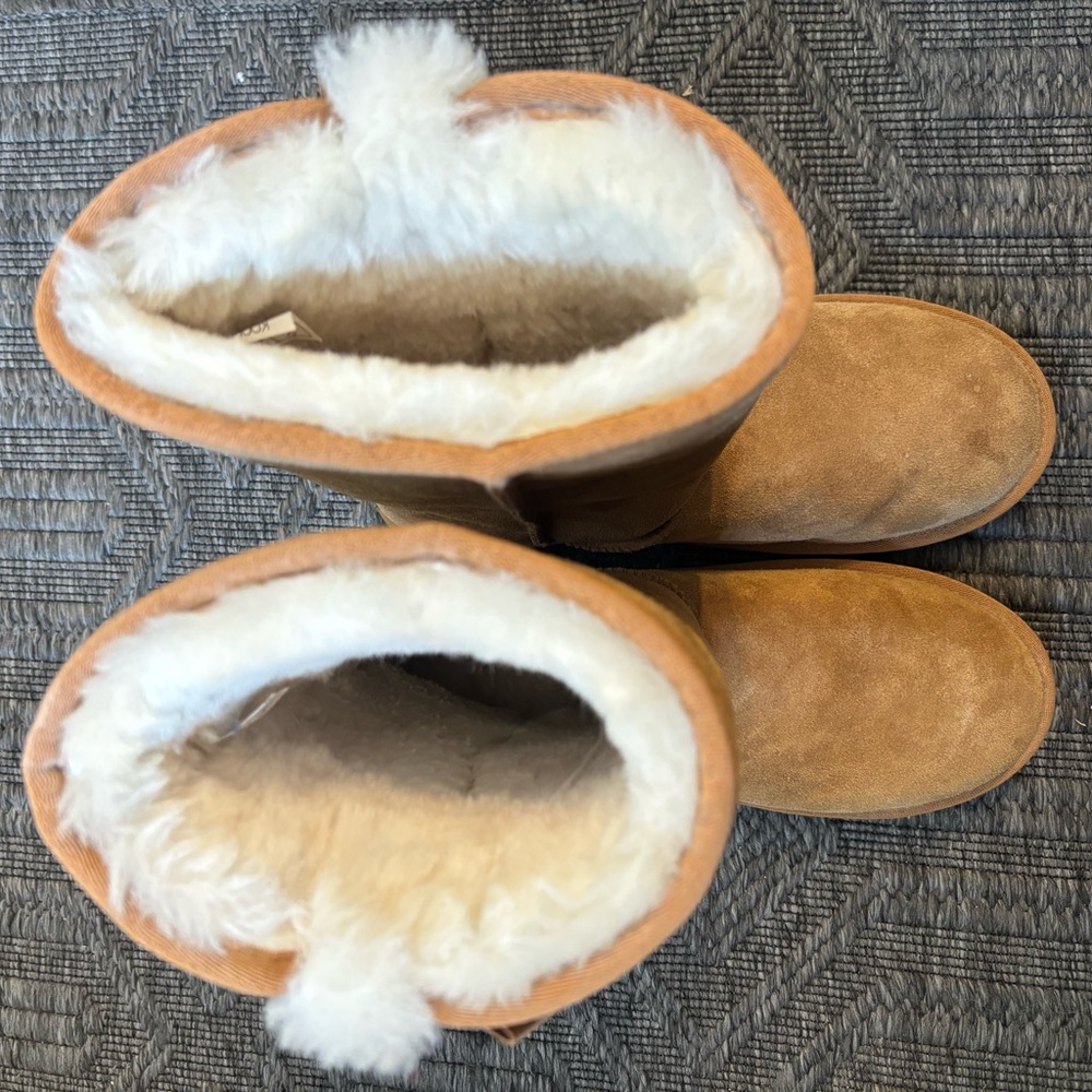 Ugg koolabura Tan Boots with Bow Accents - Picture 3 of 5